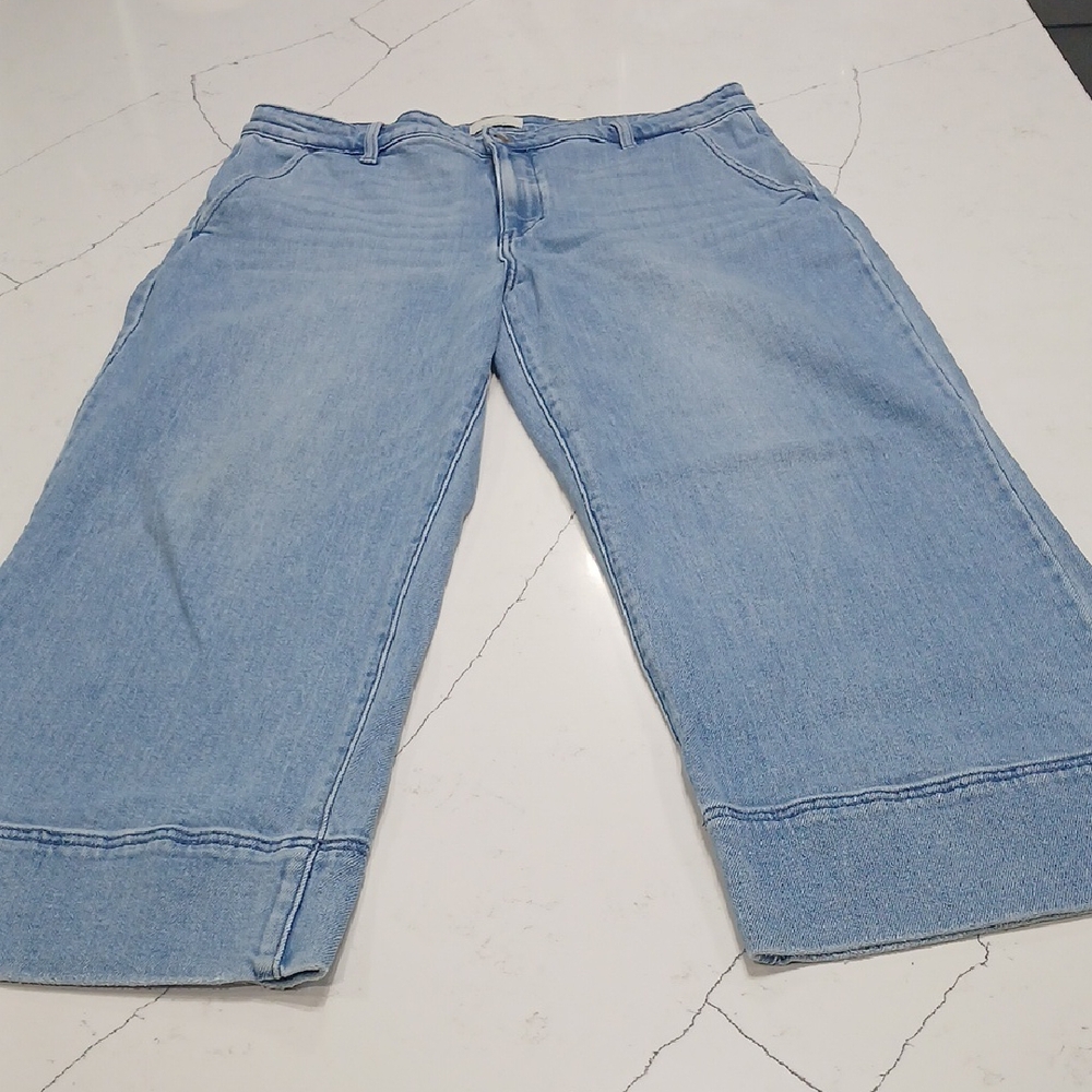 KanCan Light Wash Wide Leg Cropped Jeans